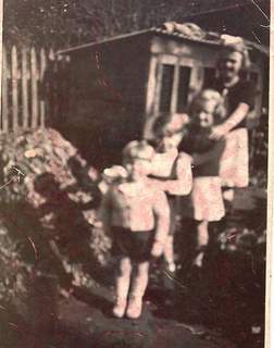 Fichier:Enfants Gilmet 1943 RR.jpg