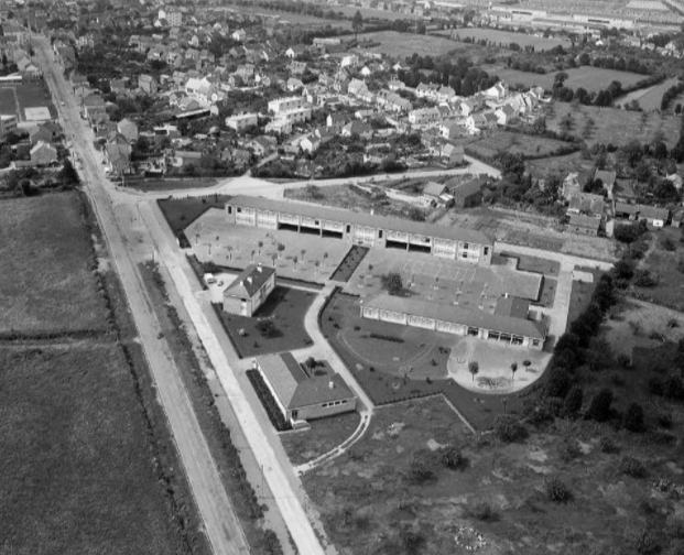 Fichier:École la Poteir ca 1958.png