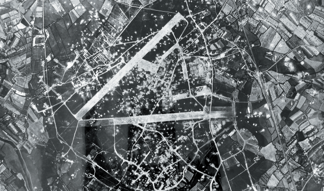 Fichier:Aérodrome bombardé.png