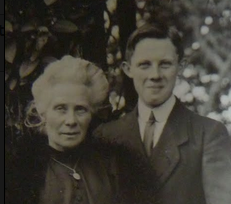 Fichier:Anne-Marie Lognoné née Dolon (1869-1945) et son fils Théophile Lognoné.png