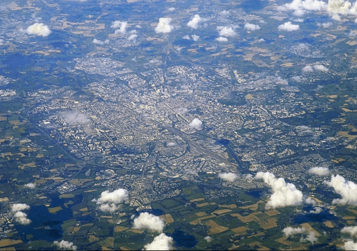 http://www.wiki-rennes.fr/images/b/bb/Vue_a%C3%A9rienne_Rennes.gif