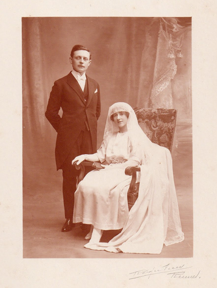 Fichier:Mariage de Marguerite Chanvril et Théophile Lognoné le 19 avril 1922 à l’Eglise Toussaints de Rennes.png