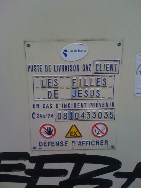 Fichier:A cote de l arret de bus Champs Libres-@DToublanc.jpg