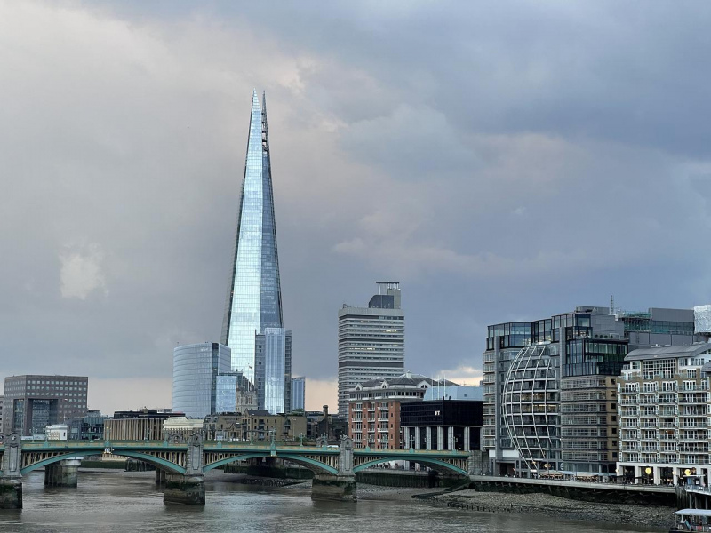 Fichier:The Shard (en français l'« éclat », le « tesson », l'« esquille » de verre), anciennement The London Bridge Tower.jpg