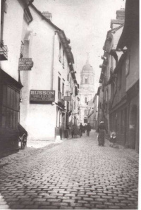 La rue Saint-Melaine vers 1895. Peu de changement. photo Etienne Maignen