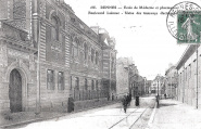 Boulevard Laënnec. L'Ecole de Médecine et de Pharmacie à gauche, l'Usine des Tramways électriques à droite. Le Déley (ELD 188). Coll. YRG