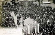 Arrivée du Cortège, place de la Mairie. Coll.YRG