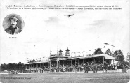 EMR 1 - Aérodrome des Gayeulles - Garros sur monoplan Blériot . . . vole au dessus des Tribunes. Coll. YRG et AmR 44Z0435