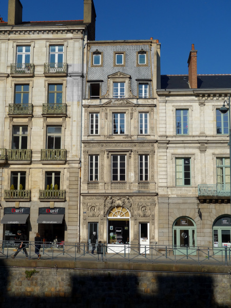 Fichier:La Maison Renaissance du Chocolatier Durand sur le quai Chateaubriand de Rennes - Février 2019.jpeg