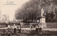 Au Thabor. La Statue de Duguesclin. Ed. Mary-Rousselière 28. Coll. YRG et AmR 44Z1514