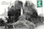 Statue de Ste-Geneviève. E. Mary-Rousselière, voyagé 1910. Coll. YRG