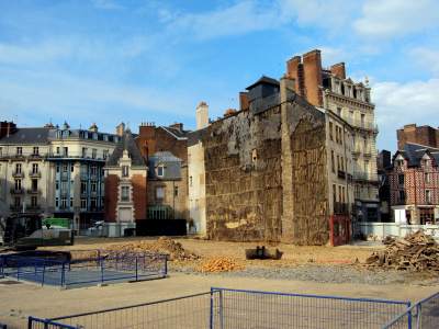 Le bâtiment qui affichait la fameuse fresque Dubonnet à été totalement rasé - 01 Juillet 2014...