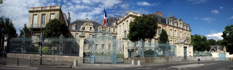 Fichier:La préfecture de la région Bretagne à Rennes située dans l'Hôtel de Cornulier - Juillet 2017.jpg
