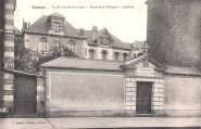 Pensionnat N.-D. du Sacré-Coeur. L'entrée. Carte postale Arecole T20, Nantes, voyagé 1925. Coll. YRG