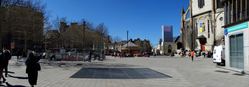 Fichier:Panoramique de la Place Sainte-Anne à Rennes en Mars 2022 (02).jpeg