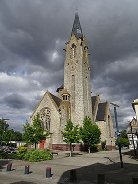 Fichier:Eglise Sainte-Thérèse Rennes.JPG