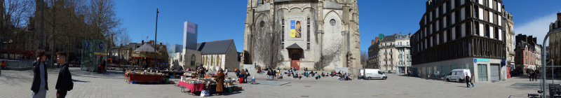 Fichier:Panoramique de la Place Sainte-Anne à Rennes en Mars 2022 (01).jpeg