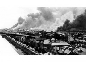 La plaine de Baud en feu, vue de l'avenue Aristide Briand