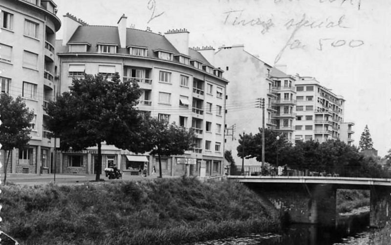 Fichier:Avenue A. Briand et pont de Chateaudun.png