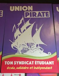 Affiche représentant un bateau à voiles, logo officiel du syndicat étudiant Union pirate