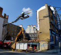 Vue du pignon de l'immeuble en cours de restructuration à l'intersection de la rue Dreyfus et le quai Emile Zola... - 15 Avril 2021