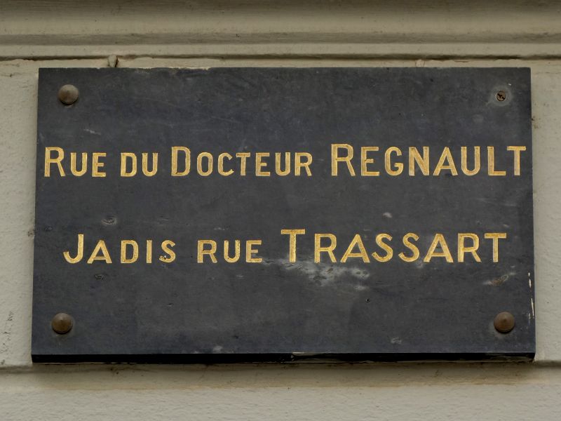 Fichier:La plaque de la rue Docteur Regnault dans le centre de Rennes - Mai 2023 (02).jpeg