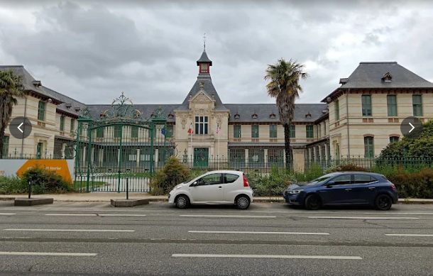 Fichier:Façade campus agro.png