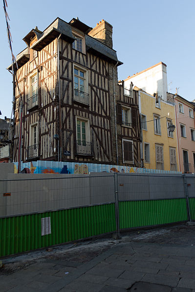 Fichier:Immeubles incendiés rue Saint-Michel, Rennes, Ille-et-Vilaine.jpg