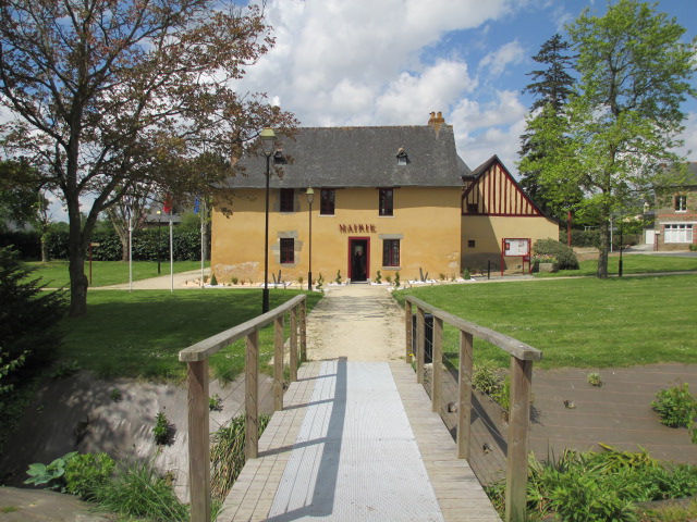 Fichier:Mairie parthenay.jpg