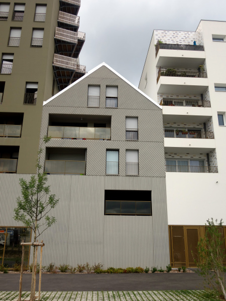 Fichier:Les-immeubles-du-nouveau-quartier-de-la-ZAC-Baud-Chardonnet-Août-2019-13.jpg