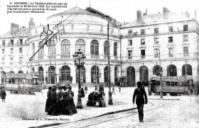 Le Théâtre détruit par un incendie le 20 février 1856, fut reconstruit d'après les plans primitifs dressés par l'architecte Millardet. Collection N. Le Trionnaire 6, écrite 1918. Coll. YRG et AmR 44Z1321