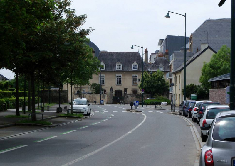 Fichier:Rennes Rue Mabilais vers Ouest juin 2013.jpg
