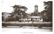 10 - Chapelle et Casernement. Au verso : Le beau clocher d'une église désaffectée, le Vieux Saint-Etienne, domine un casernement modeste