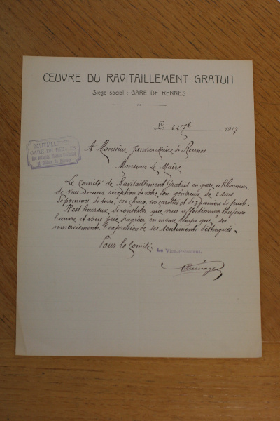 Fichier:Courrier gare ravitaillement 1917.JPG