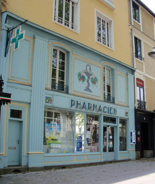 Fichier:Rennes Place Bretagne pharmacie 2013.jpg