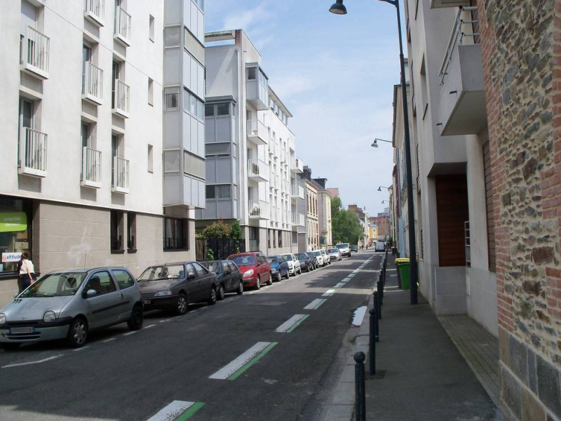 Fichier:Rennes Rue des Trente depuis Prevalaye juin 2013.jpg