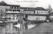 Carte postale des Imprimeries Réunies. Immersion du 15 décembre 1907. Retour. La Piletière. Le cours de la Vilaine était alors beaucoup plus proche des bâtiments. Coll. YRG et AmR 44Z0257
