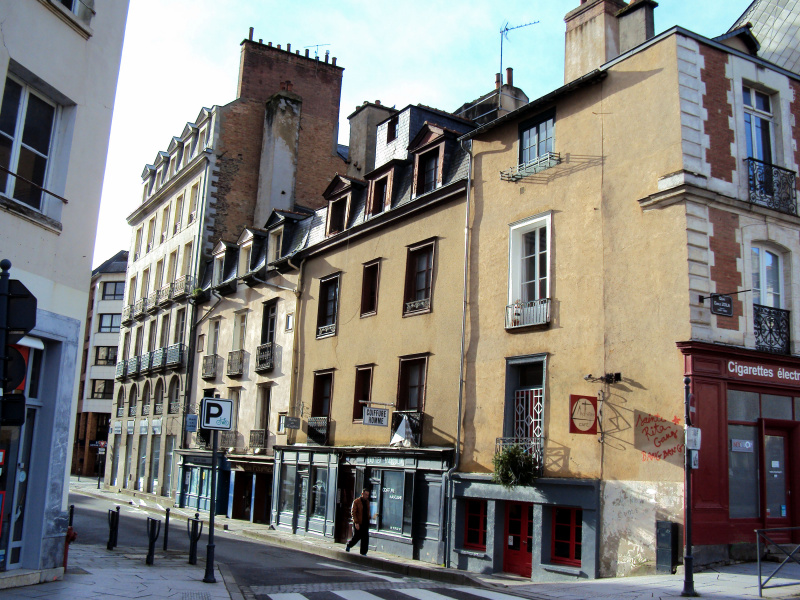 Fichier:Rue-Capitaine-Dreyfus-Rennes-Decembre-2013.jpg