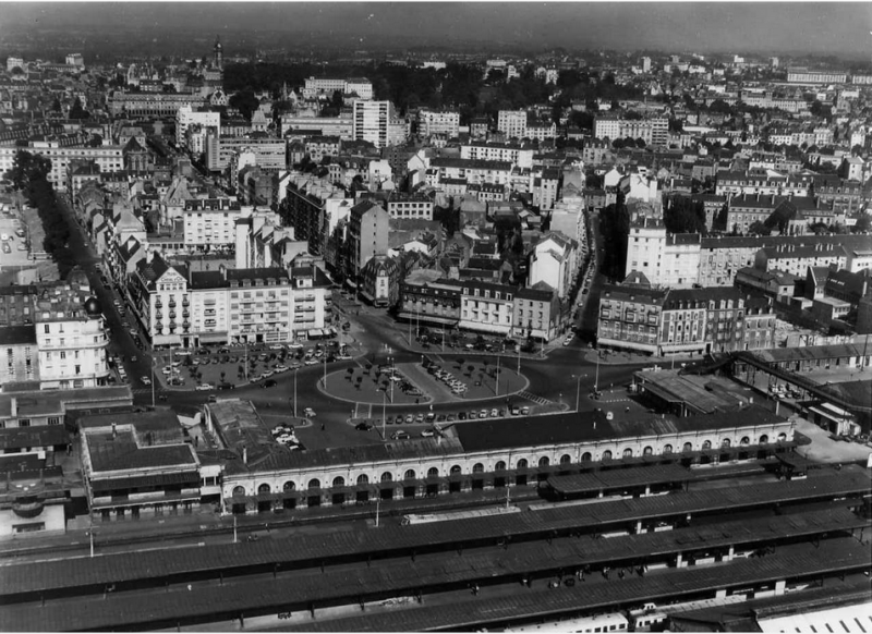 Fichier:Vue de la gare vers le nord-ouest vers1965.png