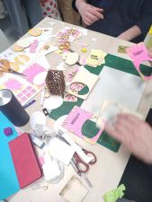 Collage et assemblage des cartes