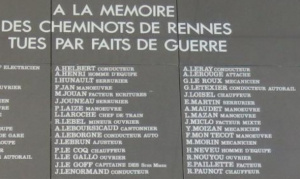 Sur la plaque commémorative