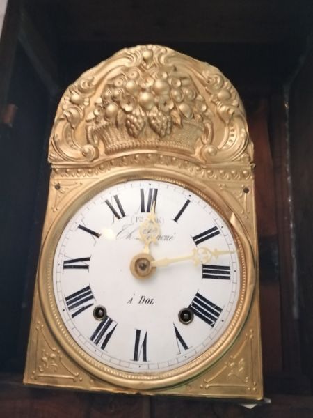 Fichier:Horloge Lognoné restaurée dans les Hauts-de-France.jpg