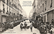 Les Suisses et la tête du cortège, rue d'Orléans. Coll. YRG et AmR 44Z0118