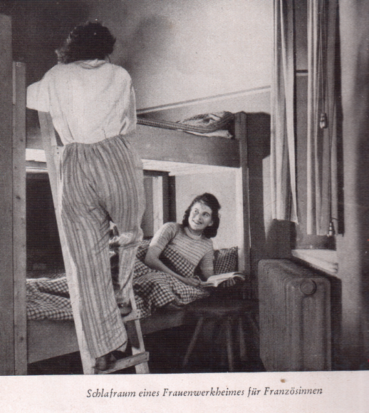 Fichier:Dortoir pour travailleuses françaises.png