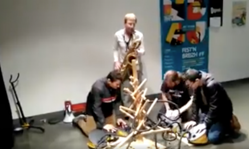 Capture d'écran de la performance "arbre à bombarde" de Little Big Noz [lien].