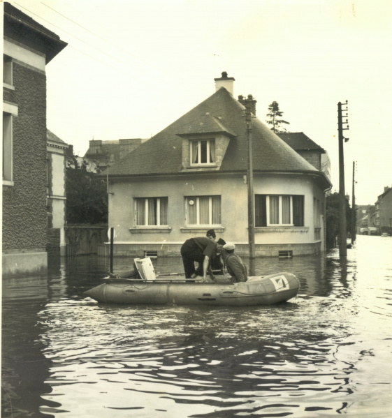 Fichier:Innondation 1966.jpg