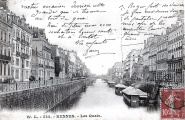Les Quais. Les quatre bateaux lavoirs amarrés au quai Lamennais. Carte postale Warnet-Lefèvre (W.L. 34)voyagé 1908. Coll. YRG et AmR 44Z2405
