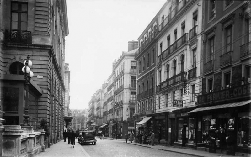 Fichier:Rue de Nemours années 30.png