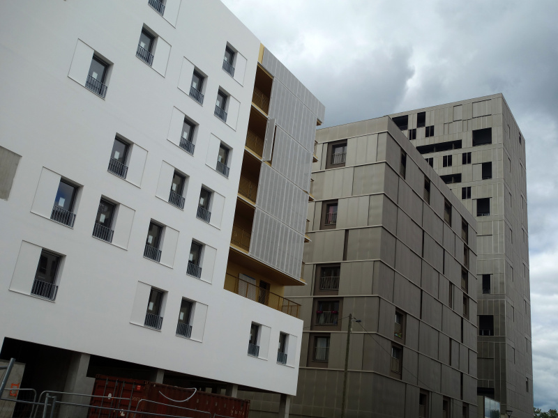 Fichier:Les-immeubles-du-nouveau-quartier-de-la-ZAC-Baud-Chardonnet-Août-2019-07.jpg
