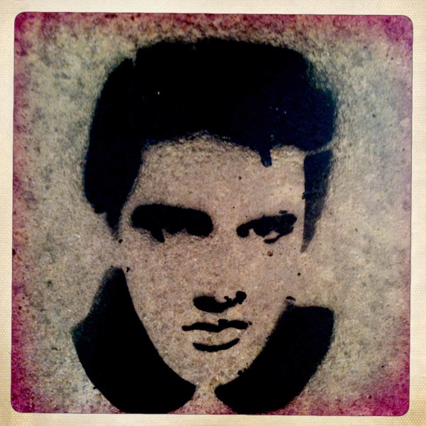 Fichier:Elvis-on-the-wall-campus-De-Beaulieu.jpg